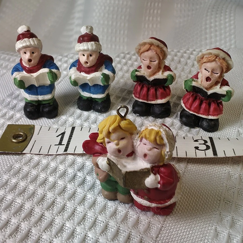 Caroling Children Christmas Village Vintage Ceramic‎ Figurines Hand Painted
